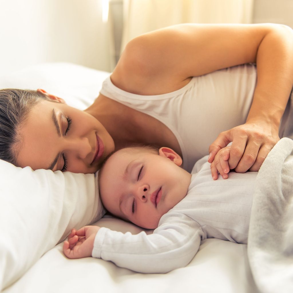 Позы для совместного сна с новорожденным